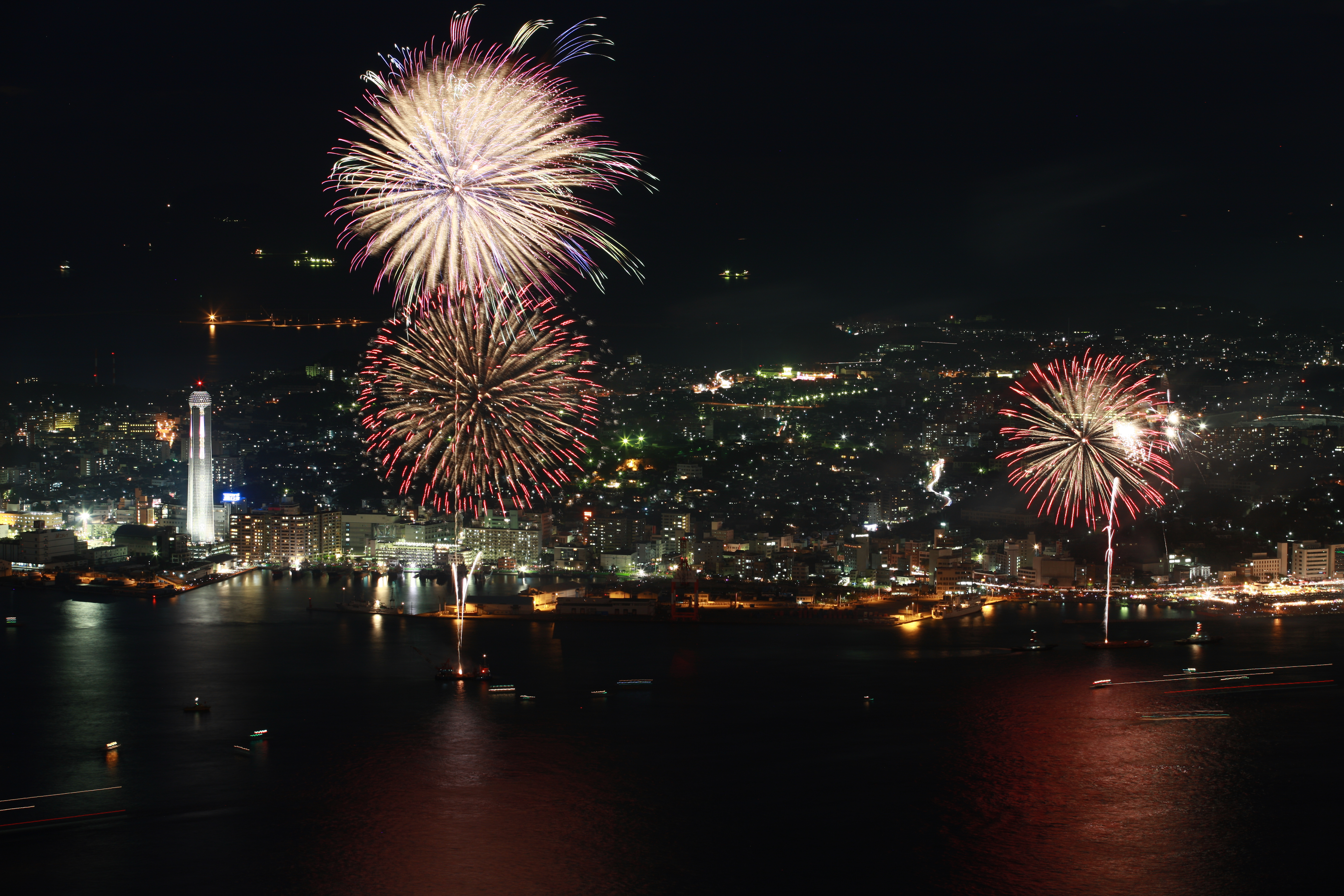 第３２回関門海峡花火大会は海峡ゆめタワーでのサムネイル画像1
